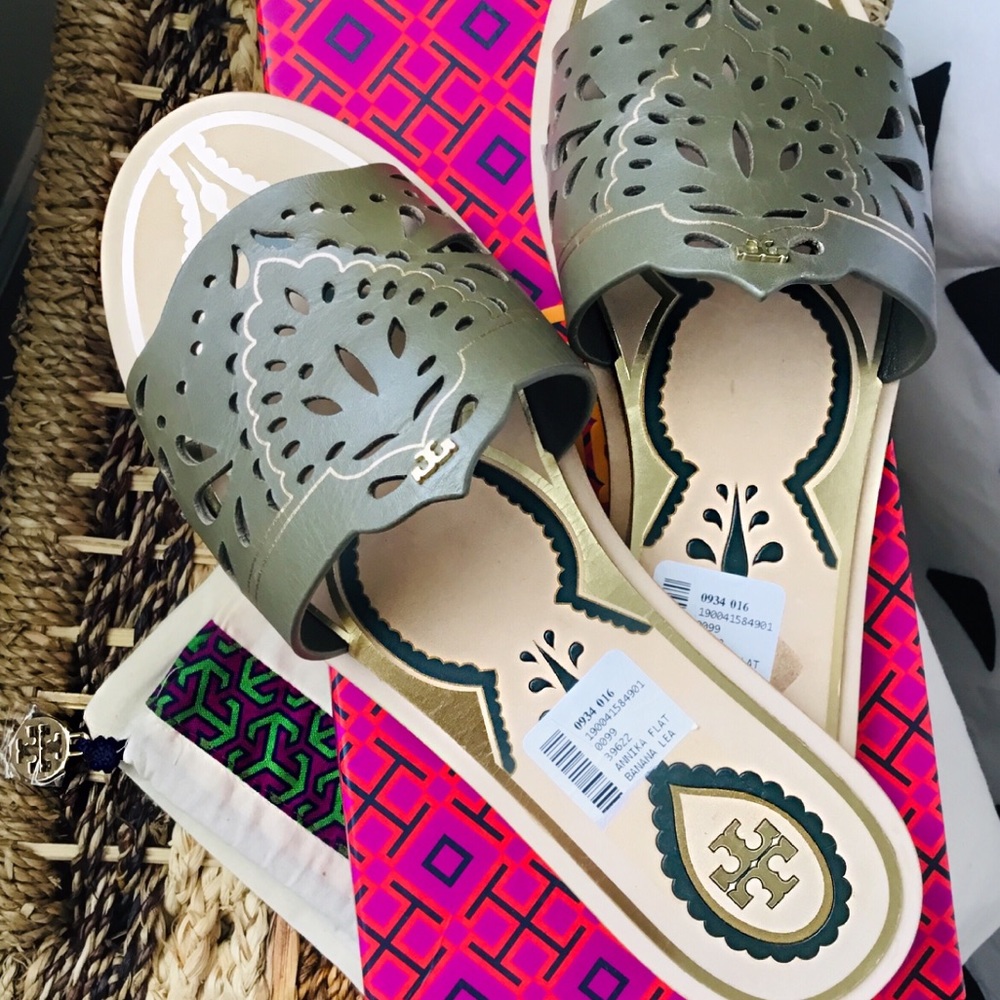 Tory Burch Annika Banana Leaf Sandals new in box